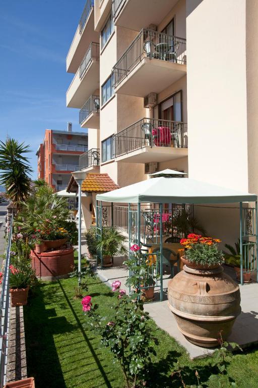 Hotel Corallo Албиния Екстериор снимка